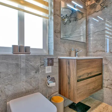 Апартаменты Uriel's - 1 Bedroom Penthouse By Solea