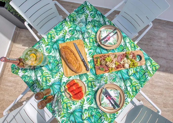 Uriel's - 1 Bedroom Penthouse By Solea * スリーマ