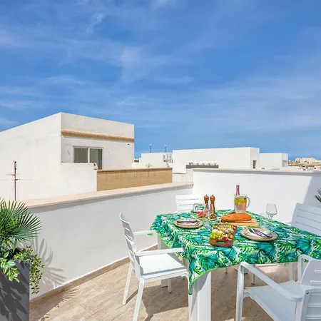 Uriel's - 1 Bedroom Penthouse By Solea Daire *