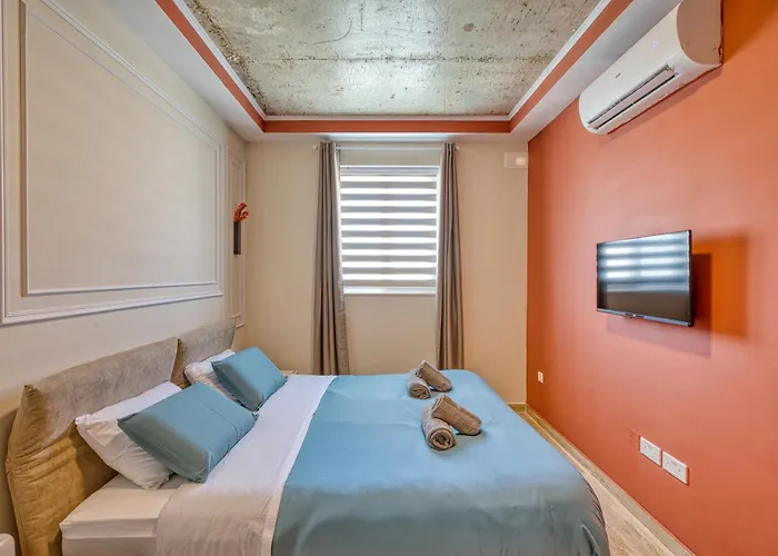 Uriel's - 1 Bedroom Penthouse By Solea Daire